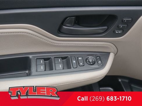 Used 2018 Honda Odyssey Touring image 23
