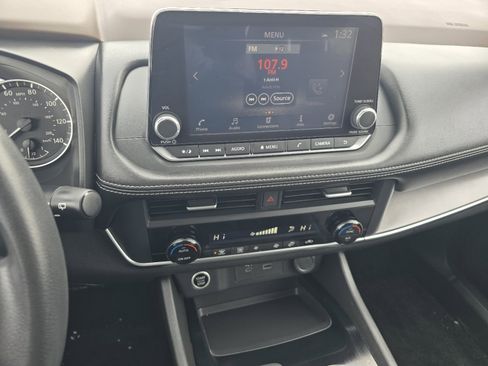 Used 2023 Nissan Rogue SV image 27