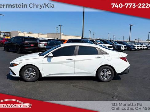 Used 2024 Hyundai Elantra SE FWD image 4