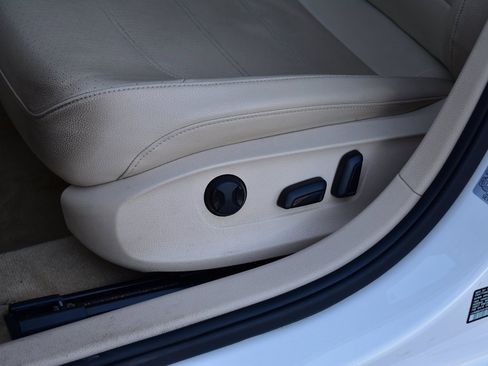 Used 2013 Volkswagen Passat TDI SE image 18