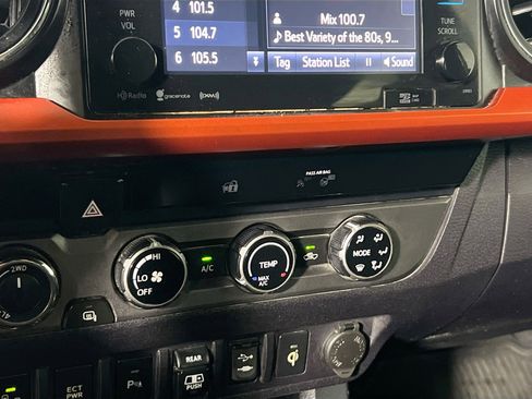 Used 2018 Toyota Tacoma TRD Sport w/ Technology Package AWD/4WD image 27