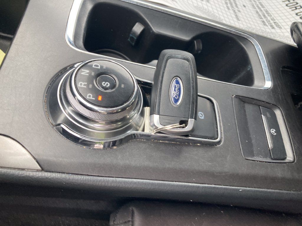 Used 2018 Ford Fusion SE FWD image 30