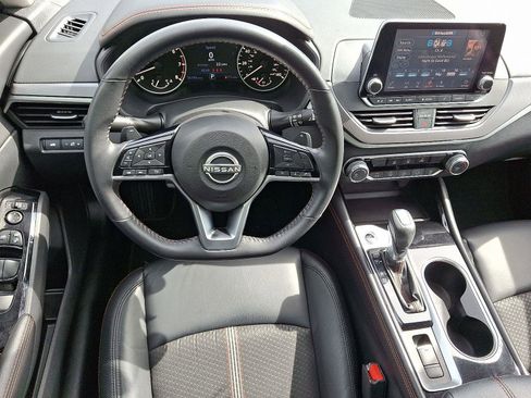 Used 2023 Nissan Altima 2.5 SR image 11