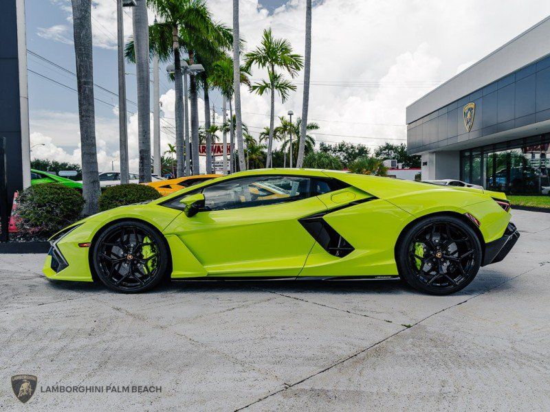 Used 2025 Lamborghini Revuelto AWD/4WD image 2