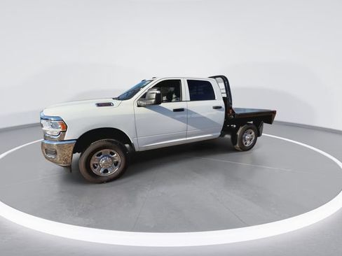 Used 2024 RAM 2500 Tradesman w/ Chrome Appearance Group AWD/4WD image 4