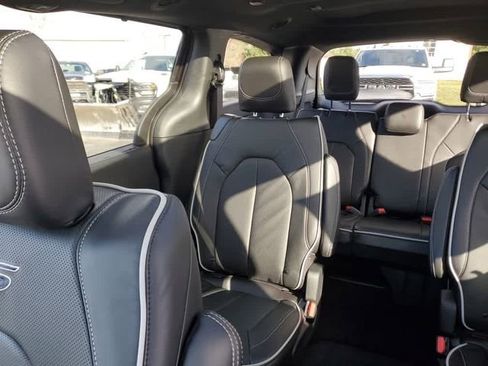 New 2026 Chrysler Pacifica Limited w/ S Appearance Package AWD/4WD image 14
