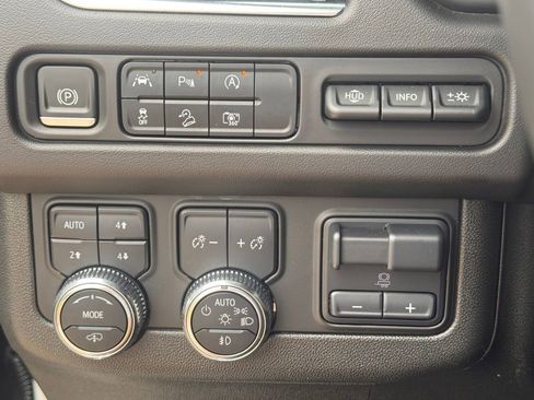 Used 2024 GMC Yukon XL AT4 w/ AT4 Premium Plus Package AWD/4WD image 26