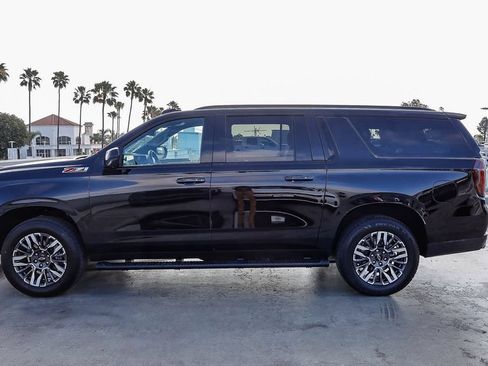 Used 2025 Chevrolet Suburban Z71 AWD/4WD image 14