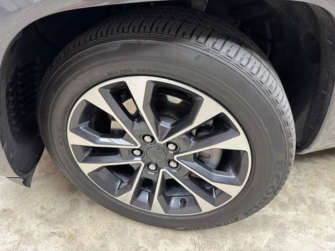 Used 2024 Jeep Grand Cherokee Overland w/ Luxury Tech Group IV image 28