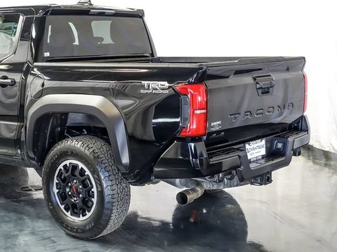 Used 2025 Toyota Tacoma TRD Off-Road AWD/4WD image 10