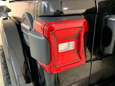 Used 2022 Jeep Wrangler Unlimited Rubicon w/ Steel Bumper Group image 28