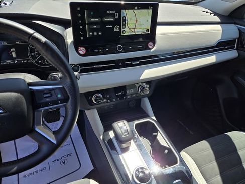 Used 2025 Mitsubishi Outlander SE FWD image 24
