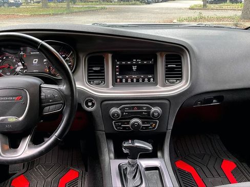 Used 2020 Dodge Charger SXT w/ Blacktop Package RWD image 9