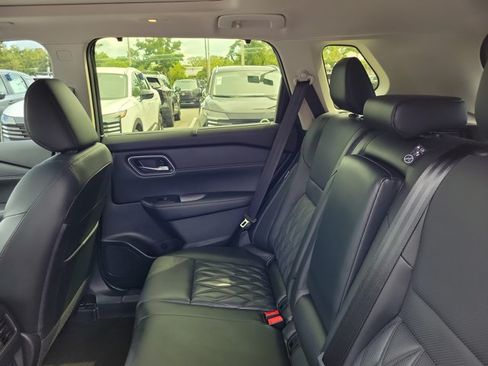 Used 2024 Nissan Rogue Platinum w/ Platinum Premium Package FWD image 14