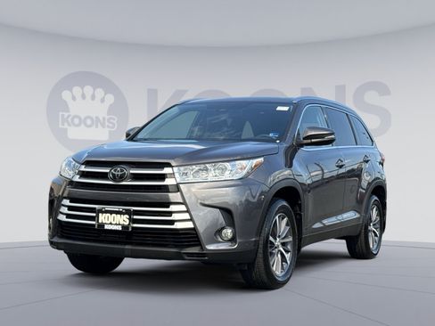 Used 2019 Toyota Highlander XLE AWD/4WD image 1