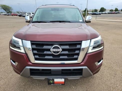 Used 2021 Nissan Armada Platinum w/ Captain's Chairs Package RWD image 3