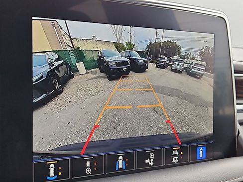 Used 2022 Chevrolet Tahoe High Country w/ Premium Package image 21