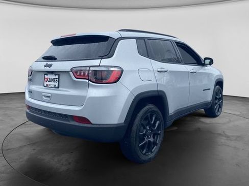 Used 2026 Jeep Compass Latitude AWD/4WD image 8