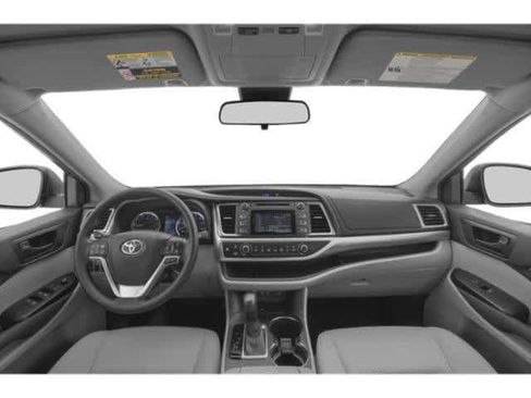 Used 2019 Toyota Highlander Plus AWD/4WD image 4