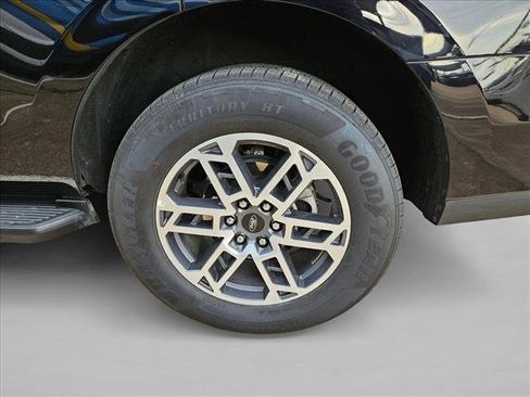 Used 2025 Ford Expedition Active RWD image 22