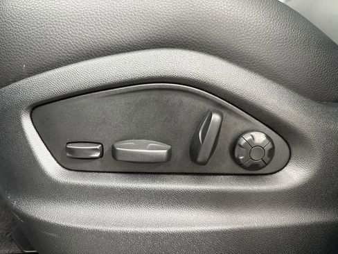 Certified 2025 Porsche Cayenne AWD/4WD image 39
