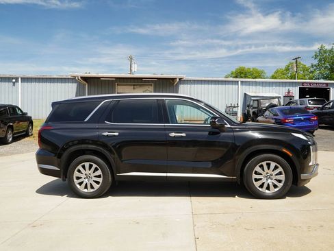 Used 2023 Hyundai Palisade SEL w/ Winter Package AWD/4WD image 3