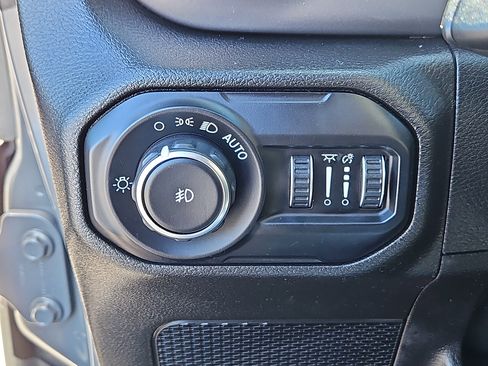 Used 2021 Jeep Wrangler Unlimited Sport AWD/4WD image 9
