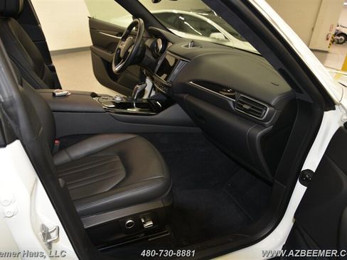 Used 2021 Maserati Levante image 17