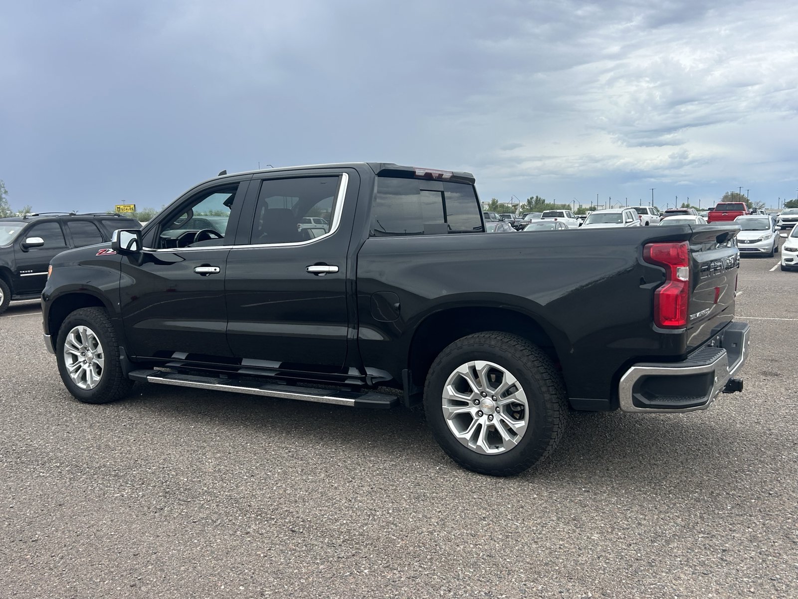 Used 2024 Chevrolet Silverado 1500 LTZ w/ LTZ Premium Package AWD/4WD image 3