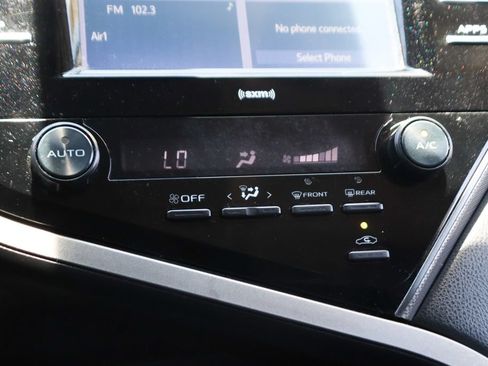 Used 2020 Toyota Camry SE FWD image 28