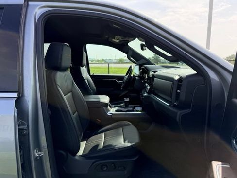 Certified 2024 Chevrolet Silverado 1500 High Country w/ Technology Package AWD/4WD image 11