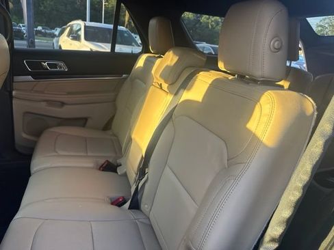 Used 2017 Ford Explorer Limited w/ Equipment Group 301A FWD image 10