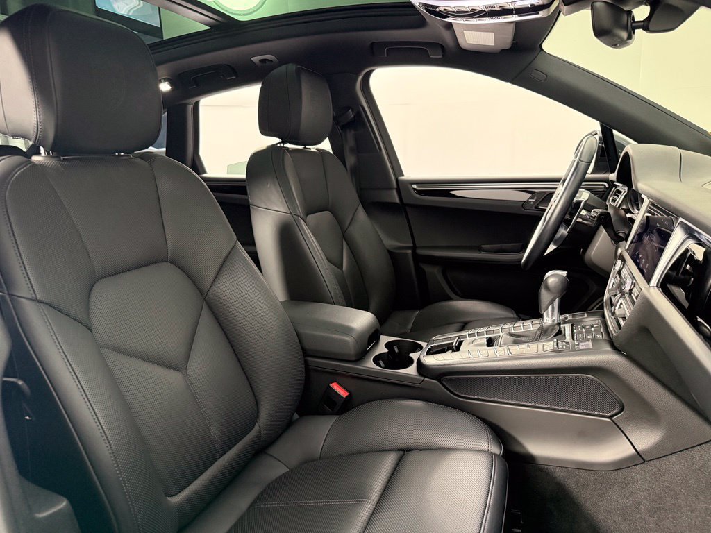 Certified 2021 Porsche Macan AWD/4WD image 17