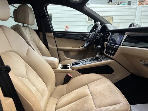 Used 2019 Porsche Macan image 25