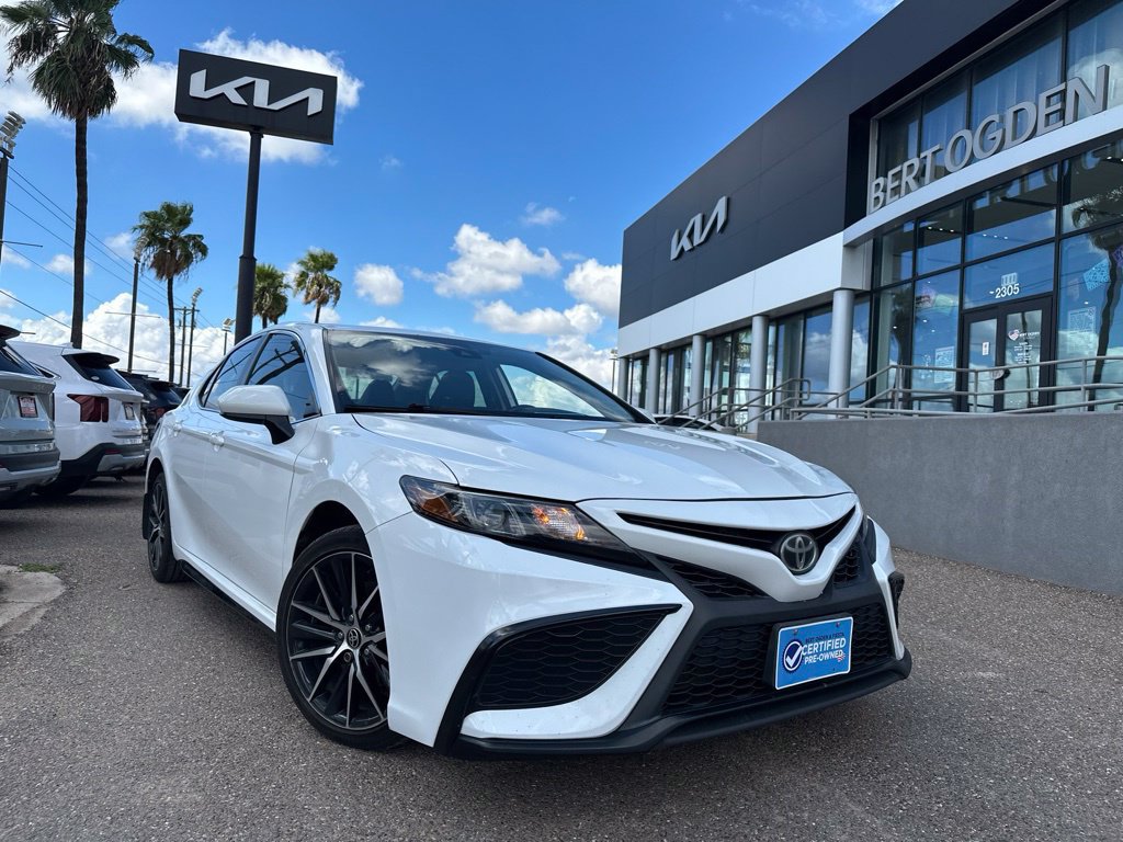 Used 2021 Toyota Camry SE FWD image 1