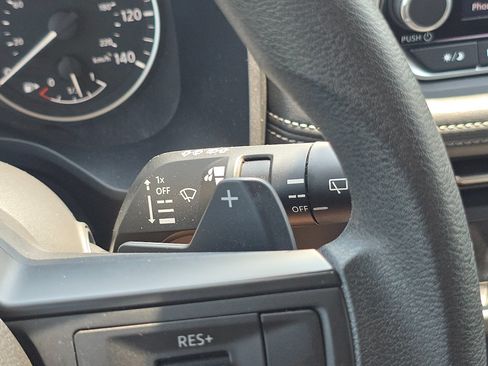 Used 2024 Nissan Rogue SV FWD image 22