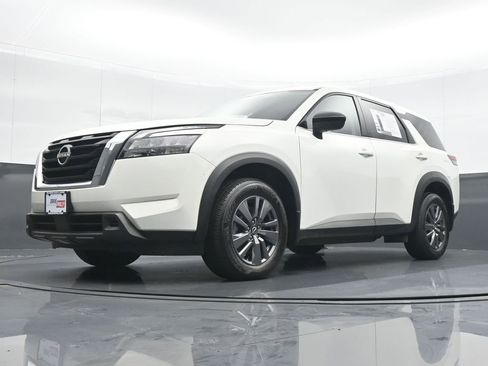 Used 2024 Nissan Pathfinder S AWD/4WD image 17