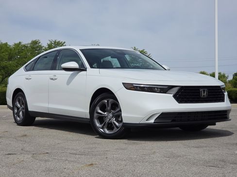 Used 2024 Honda Accord EX image 2