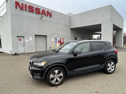 Used 2022 Volvo XC40 T4 Momentum