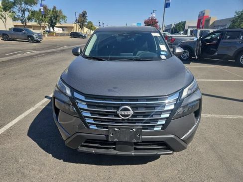 Used 2025 Nissan Rogue SV FWD image 2