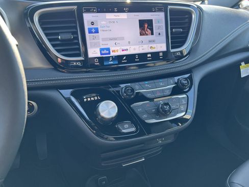 New 2026 Chrysler Pacifica Select image 22