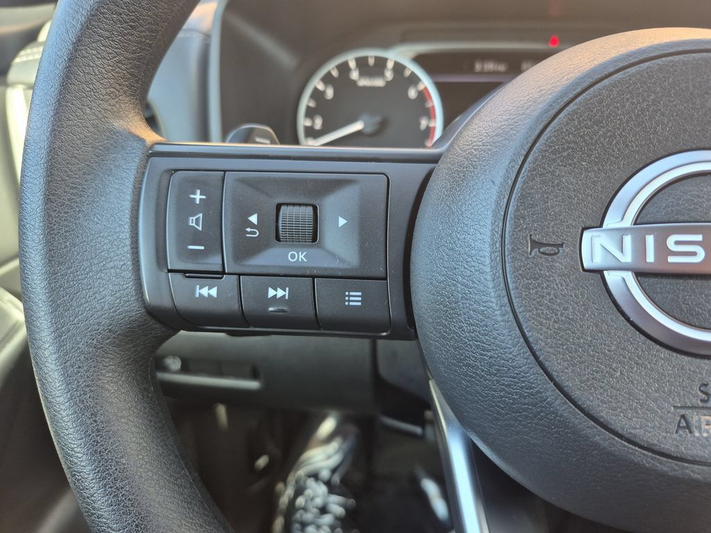 Used 2024 Nissan Rogue S AWD/4WD image 19