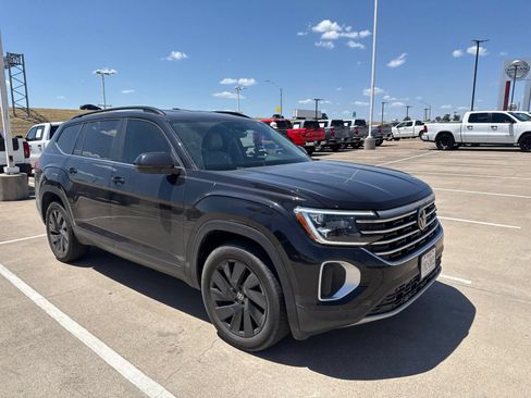 Used 2024 Volkswagen Atlas SE FWD image 3
