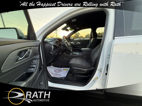 Used 2023 Chevrolet Traverse LT image 11