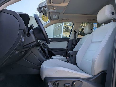 Used 2019 Volkswagen Tiguan SEL FWD image 2