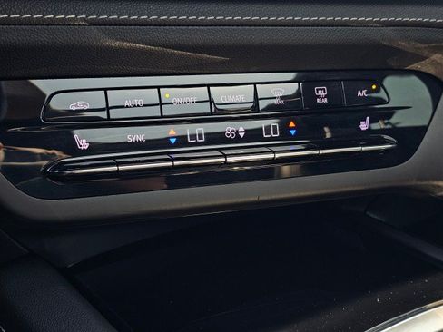 Used 2021 Buick Envision Essence w/ Technology Package I AWD/4WD image 36