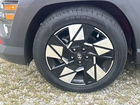 Used 2025 Hyundai Kona SEL FWD image 11