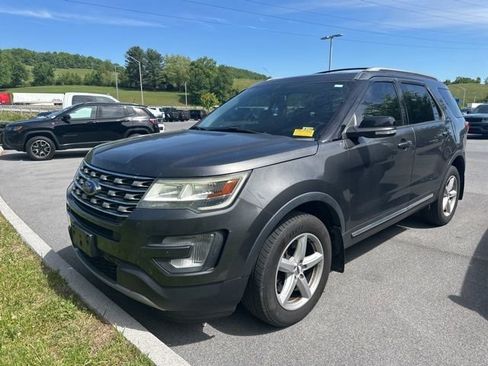 Used 2017 Ford Explorer XLT AWD/4WD image 25