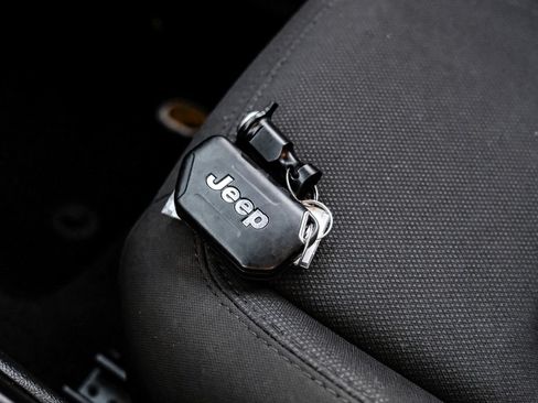 Used 2022 Jeep Wrangler Sport AWD/4WD image 33
