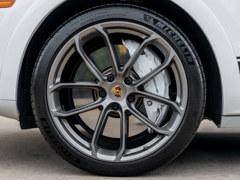 Certified 2020 Porsche Cayenne Turbo image 14